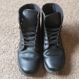 Dr.Martens Shoreditch Women's Boot size 9